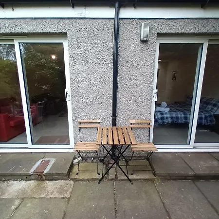 Modern With Free Parking And Private Garden