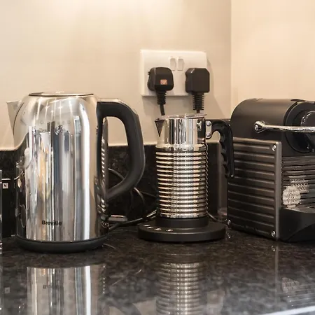 Appartement Exclusive 2 Bed, Free Private Parking, In West End