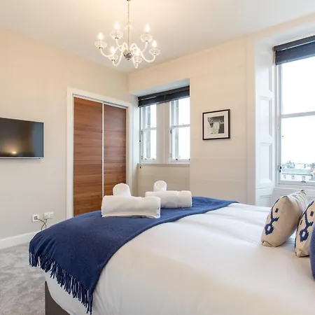 Apartment Exclusive 2 Bed, Free Private Parking, In West End