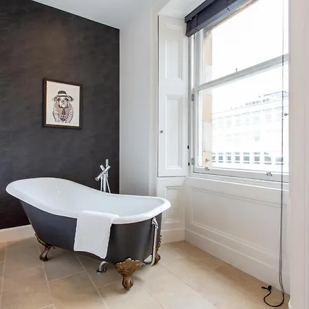 Exclusive 2 Bed, Free Private Parking, In West End