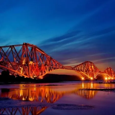 4 Bed Near Airport بيت للعطل *