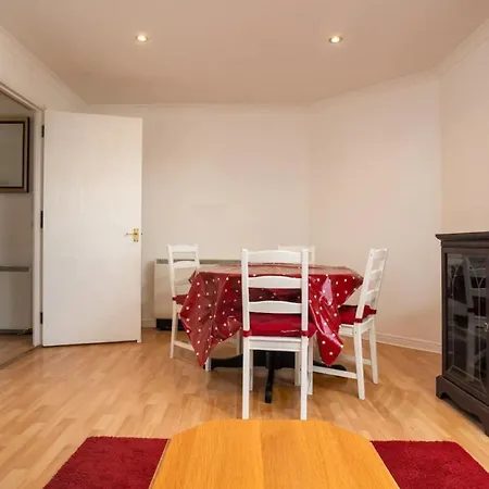 Stylish 2 Bedroom Near The Centre *