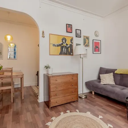 Stylish Flat In With Private Garden *