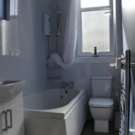 New Superb 2bd Flat In Holyrood Apartment *