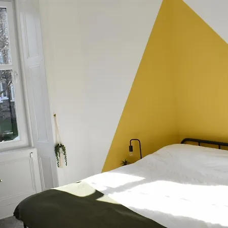New Superb 2bd Flat In Holyrood Apartment