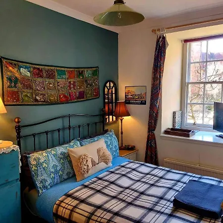 Edinburgh's Dean Village River View Retreat