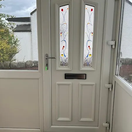 4 Bed Near Airport بيت للعطل