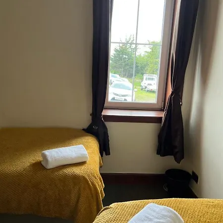 4 Bed Near Airport Edinburgh