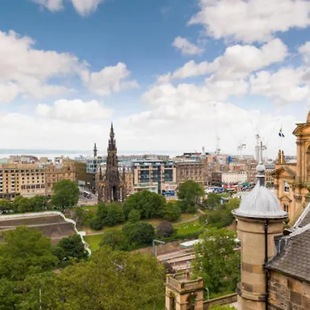 Sumptuous 2br Next To Castle!