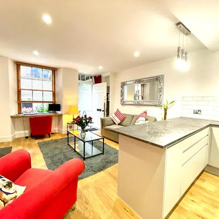 Lejlighed Prime New Town. Newly Reno'd Cosy Nest