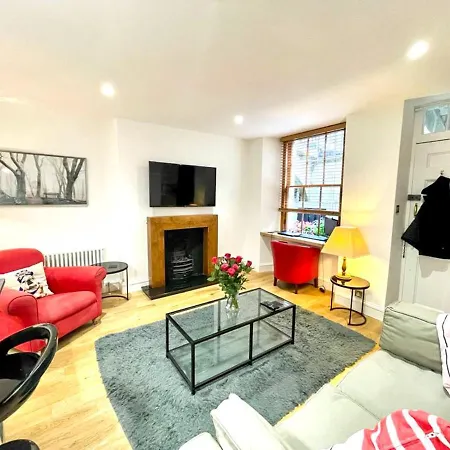 Prime New Town. Newly Reno'd Cosy Nest Апартаменты Эдинбург