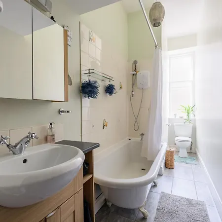 Lovely Victorian 2-Bed Apartment In Edinburgh Apartment