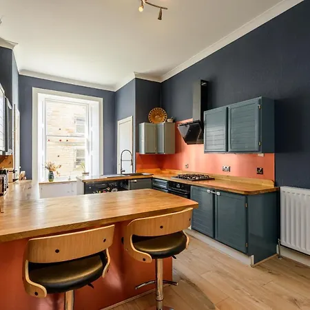 Lovely Victorian 2-Bed Apartment In Edinburgh Apartment