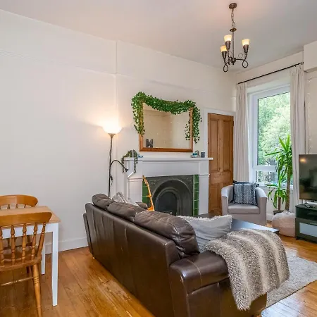 Superb 1 Bed Flat In Traditional Victorian Building - Pass The Keys Edimburgo