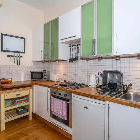 Superb 1 Bed Flat In Traditional Victorian Building - Pass The Keys Edimburgo