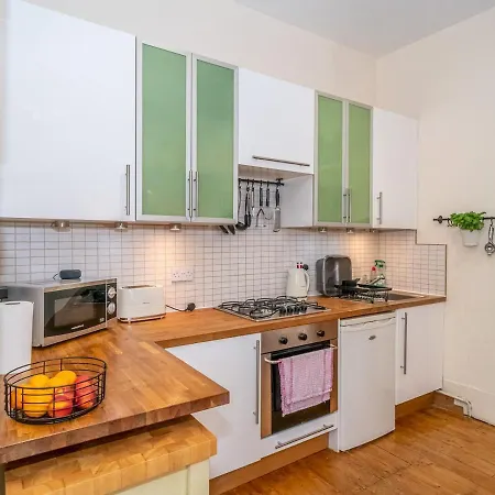 Superb 1 Bed Flat In Traditional Victorian Building - Pass The Keys Appartamento