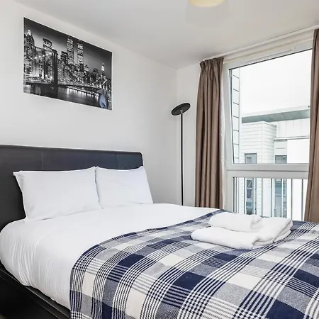 Joivy Modern 2 Bed Flat Near Inverleith Park, With Terrace And Free Parking