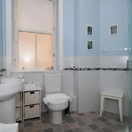 Apartamento Striking 1Br Home: Near Royal Mile - Edinburgh - Pass The Keys *