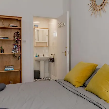 Stylish Flat In With Private Garden