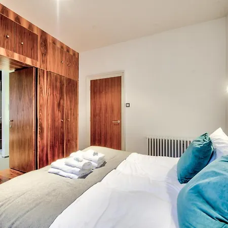 Sumptuous 2br Next To Castle! Edinburg