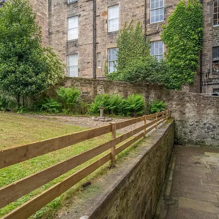 Superb 3beds House In Chic Area Of The Centre - Pass The Keys *