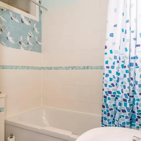 Superb 1 Bed Flat In Traditional Victorian Building - Pass The Keys *