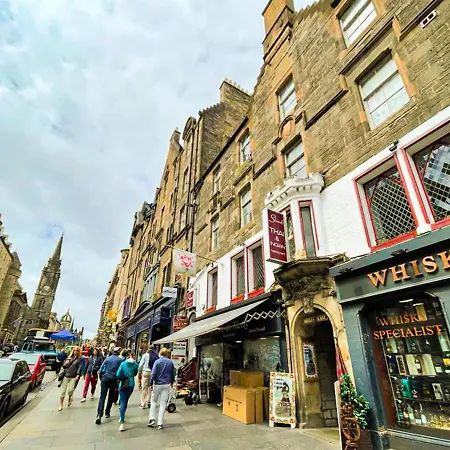 Lively & Energetic 2br On The Royal Mile Edinburgh