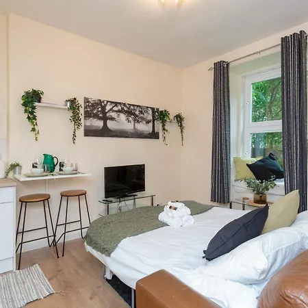 Cozy 1b Groundfloor - 8 Minute From Centre Apartment *