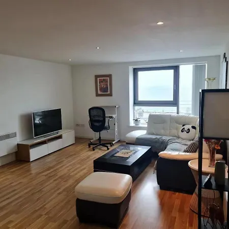 Stunning Waterfront Western Harbour Apartment Edinburgh