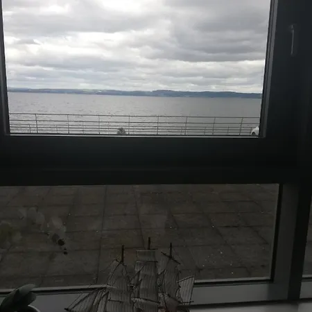 Stunning Waterfront Western Harbour Apartment Edinburgh