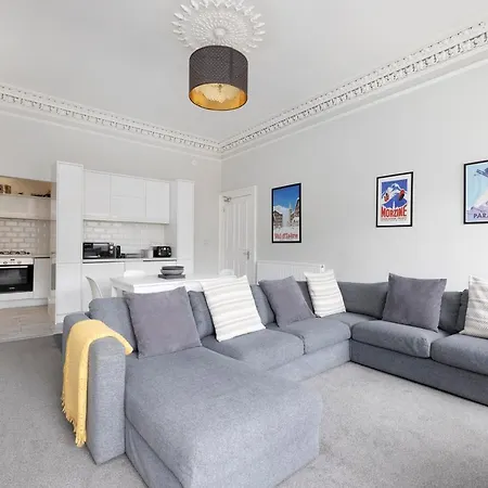 Апартаменты Central Edinburgh 4-Bed Flat By Princes Street