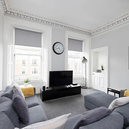 Joivy Splendid 4-bed Flat Near The Castle Apartmán Edinburgh