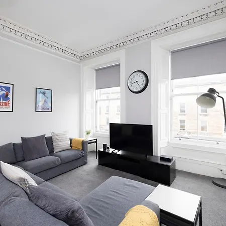 Joivy Splendid 4-bed Flat Near The Castle Apartmán Edinburgh