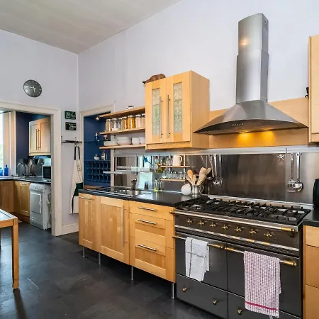Pass The Keys Quiet 2beds Flat With High Ceilings And Great Views Appartamento *