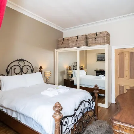 Pass The Keys Quiet 2beds Flat With High Ceilings And Great Views Appartamento