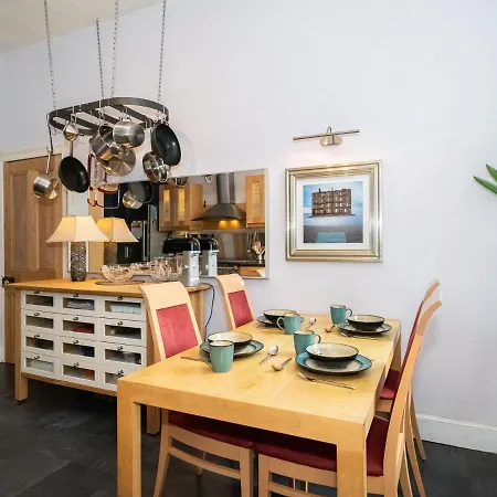 Pass The Keys Quiet 2beds Flat With High Ceilings And Great Views Edimburgo
