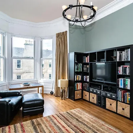 Pass The Keys Quiet 2beds Flat With High Ceilings And Great Views Appartamento