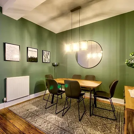Bright And Airy 3 Bedroom Traditional In Stockbridge *