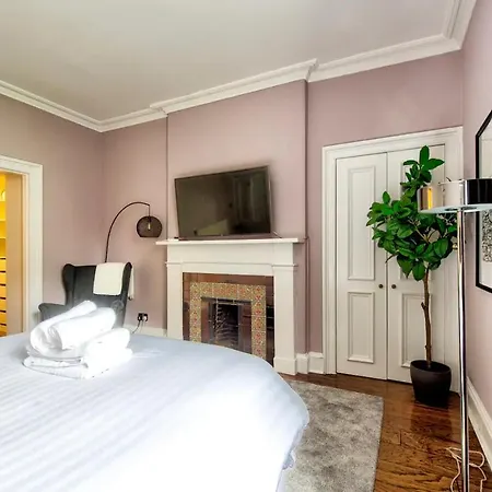 Bright And Airy 3 Bedroom Traditional In Stockbridge