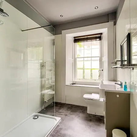 公寓 Bright And Airy 3 Bedroom Traditional In Stockbridge