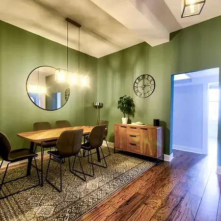 Bright And Airy 3 Bedroom Traditional In Stockbridge *