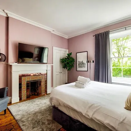Bright And Airy 3 Bedroom Traditional In Stockbridge