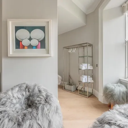Immaculate Refurbished West End * Edinburgh