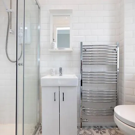 Joivy Splendid 4-bed Flat Near The Castle Apartmán Edinburgh