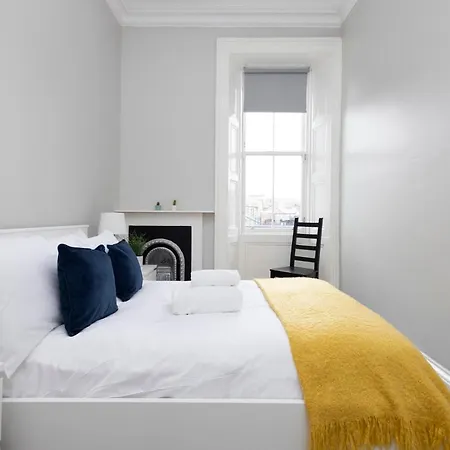 Apartment 4-bed Flat By Princes Street Edinburgh