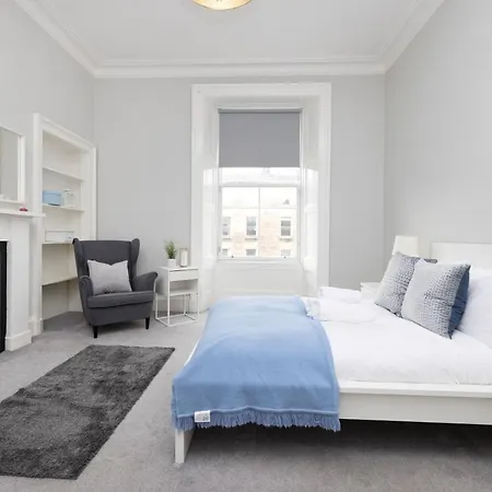 Joivy Splendid 4-bed Flat Near The Castle * Edinburgh