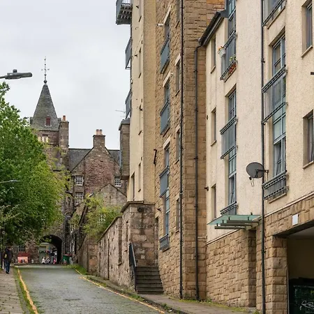 Apartment Spacious Royal Mile 2 Bed Apt With Private Parking *