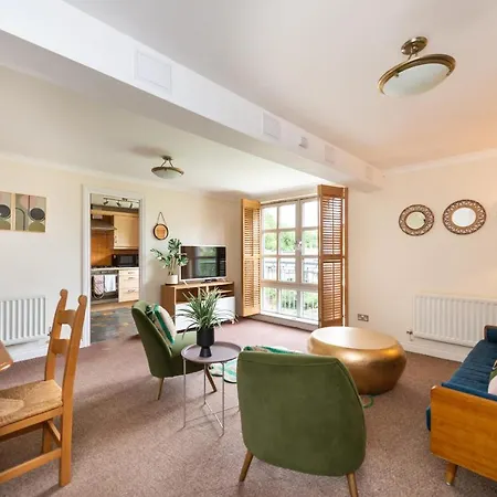 Apartment Spacious Royal Mile 2 Bed Apt With Private Parking