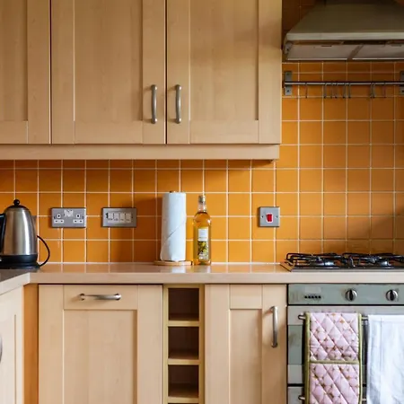 Spacious Royal Mile 2 Bed Apt With Private Parking Apartment Edinburgh