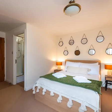 Spacious Royal Mile 2 Bed Apt With Private Parking Edinburgh